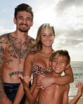 Kaimana Pa'aluhi ex-husband Max Holloway with his fiancée Alessa Quizon and son Rush Holloway.